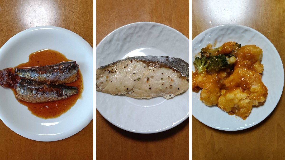 世田谷自然食品の冷凍おかずを皿に盛り付けたところ（いわしの梅煮・銀ヒラス・海老チリ）
